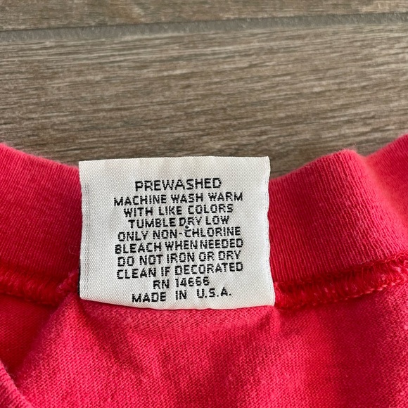 Vintage Lee Sturdy Tee, size M, red with artistic design! Great condition! - Picture 4 of 4